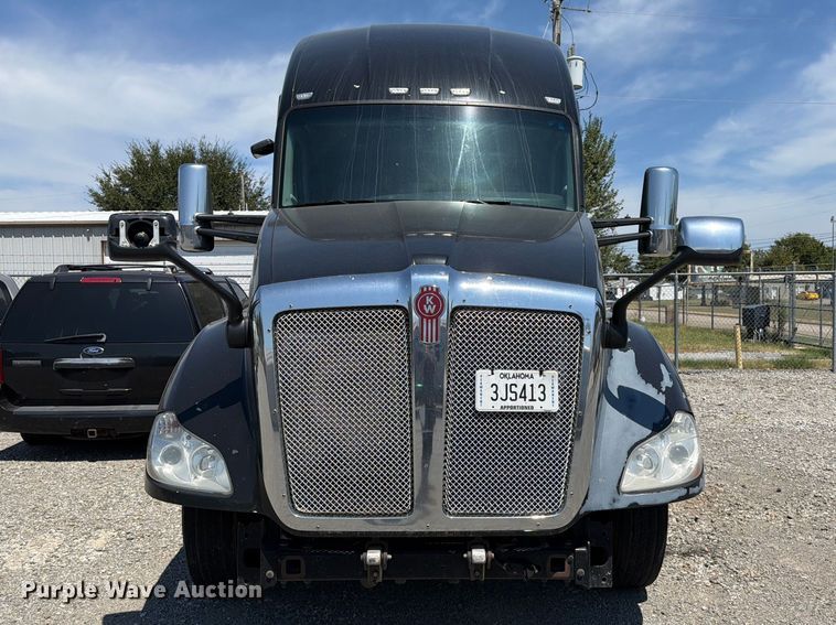 image for item FK5066 2020 Kenworth T680 semi truck