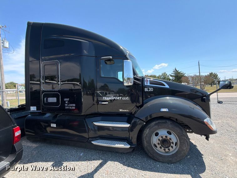 image for item FK5066 2020 Kenworth T680 semi truck