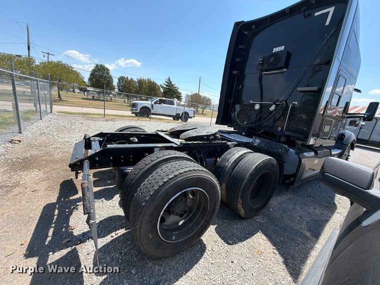 image for item FK5066 2020 Kenworth T680 semi truck