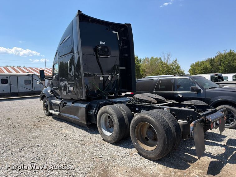 image for item FK5066 2020 Kenworth T680 semi truck