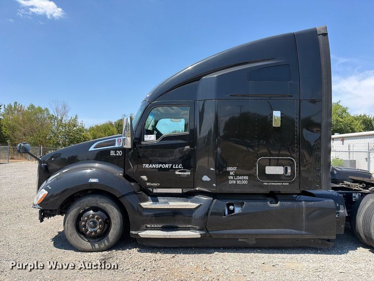 image for item FK5066 2020 Kenworth T680 semi truck
