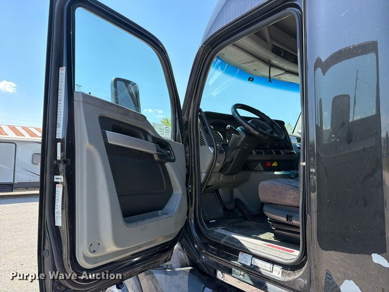 image for item FK5066 2020 Kenworth T680 semi truck