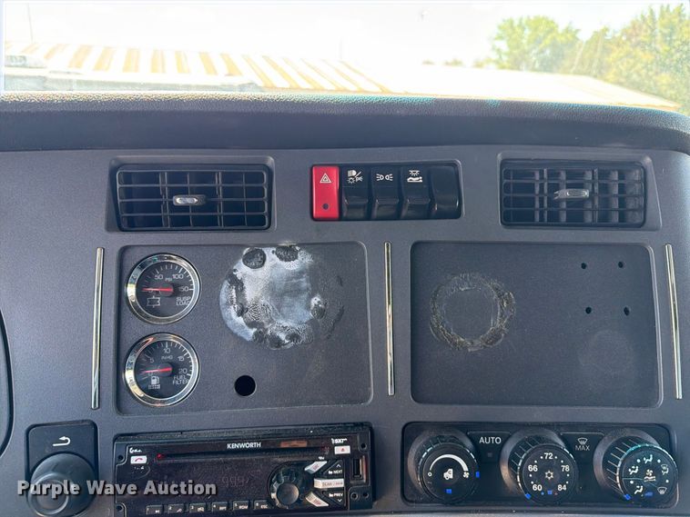 image for item FK5066 2020 Kenworth T680 semi truck
