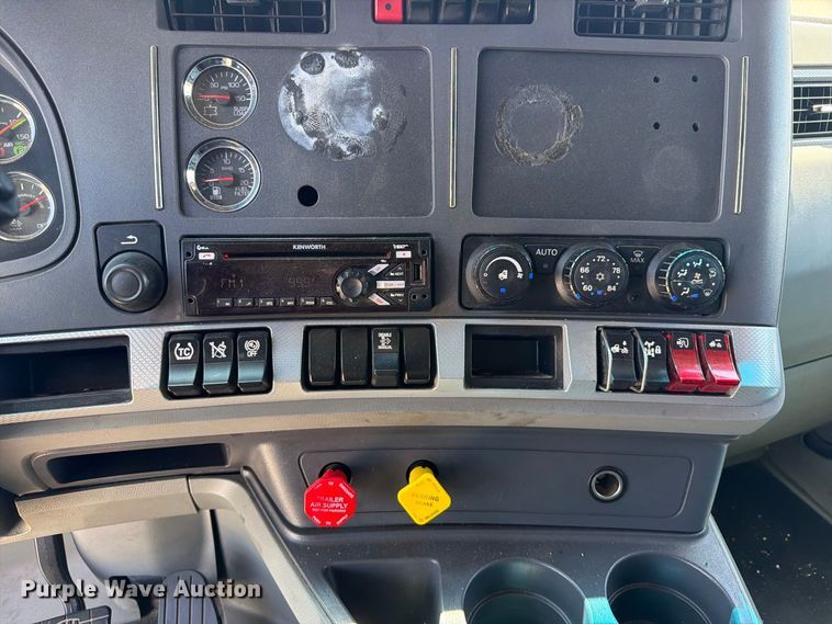 image for item FK5066 2020 Kenworth T680 semi truck