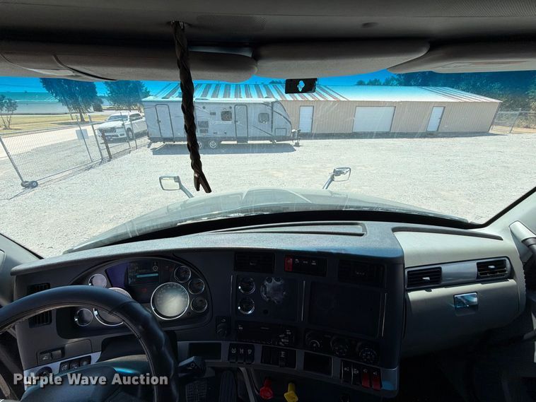 image for item FK5066 2020 Kenworth T680 semi truck