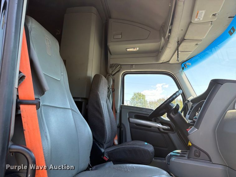 image for item FK5066 2020 Kenworth T680 semi truck