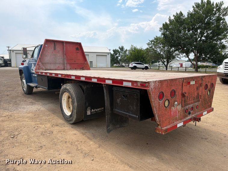 image for item FM7579 1983 Ford F700 flatbed truck