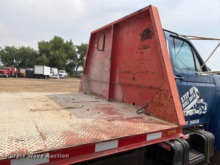 image for item FM7579 1983 Ford F700 flatbed truck