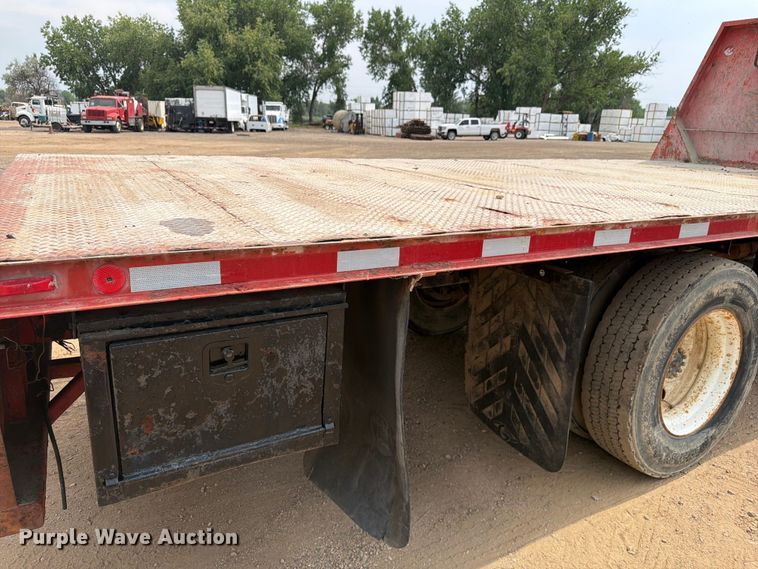image for item FM7579 1983 Ford F700 flatbed truck
