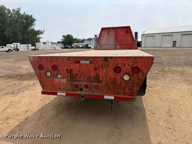 image for item FM7579 1983 Ford F700 flatbed truck