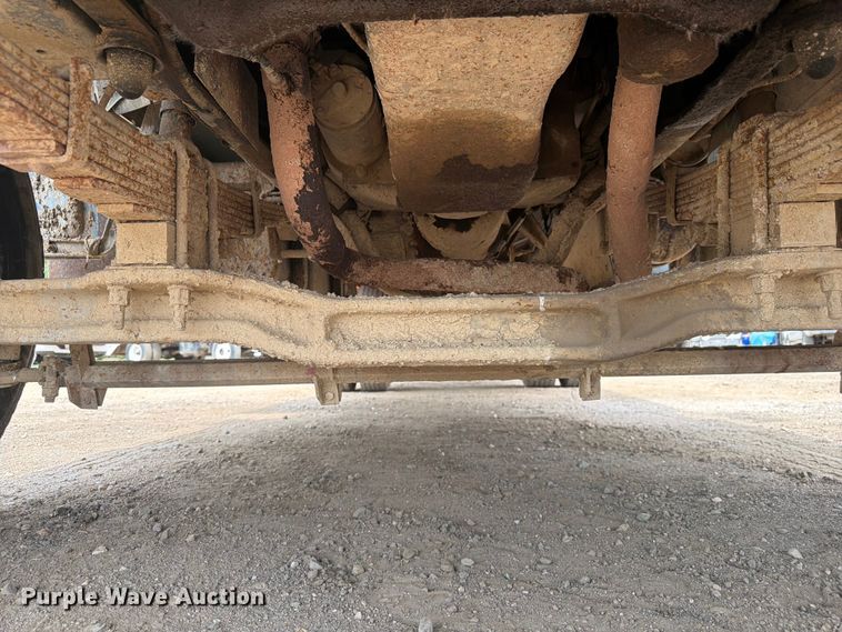 image for item FM7579 1983 Ford F700 flatbed truck