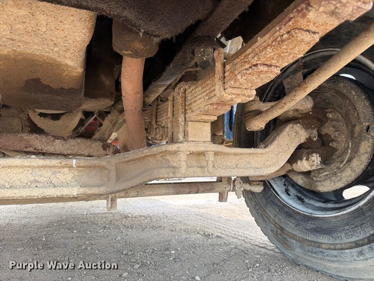 image for item FM7579 1983 Ford F700 flatbed truck