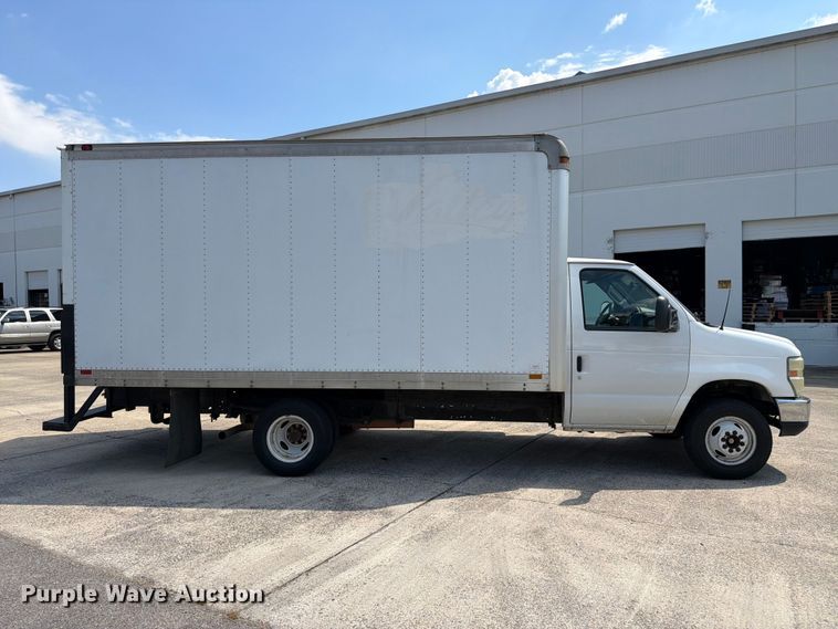 image for item FN2049 2011 Ford E350 box truck
