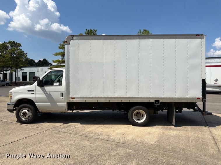 image for item FN2049 2011 Ford E350 box truck