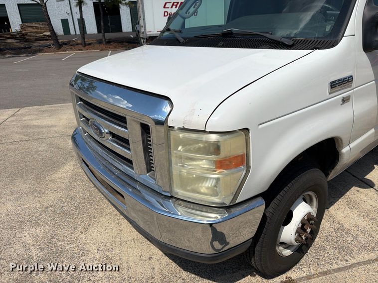 image for item FN2049 2011 Ford E350 box truck