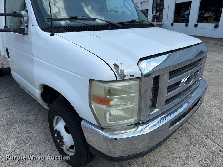 image for item FN2049 2011 Ford E350 box truck