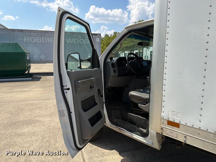 image for item FN2049 2011 Ford E350 box truck