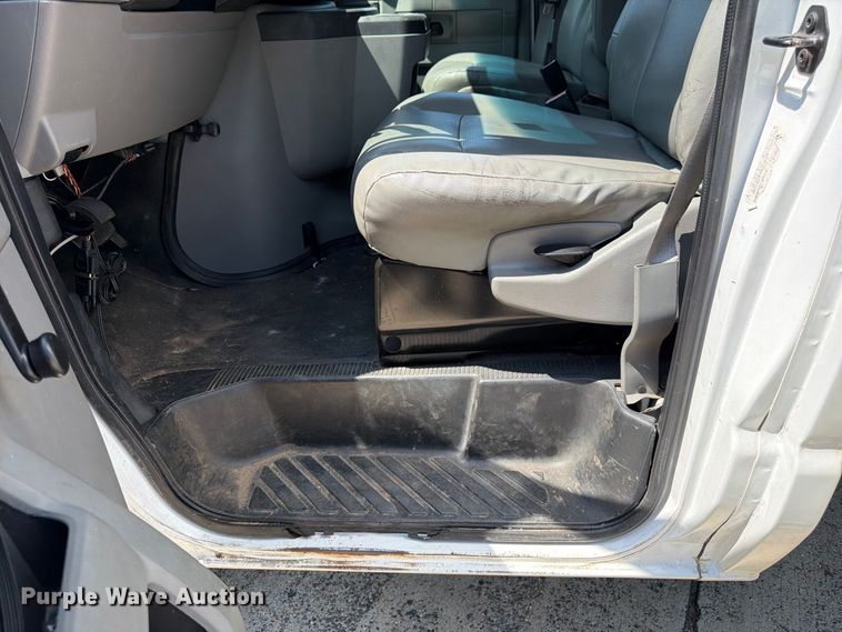 image for item FN2049 2011 Ford E350 box truck