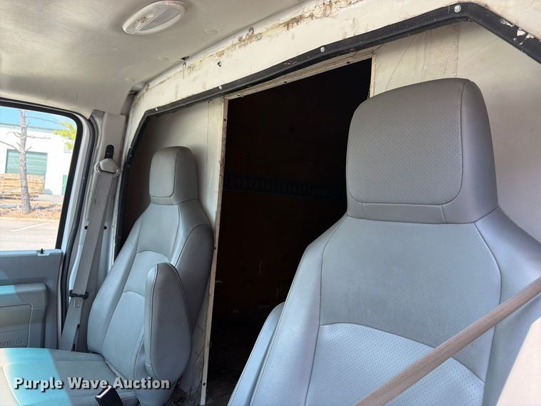 image for item FN2049 2011 Ford E350 box truck