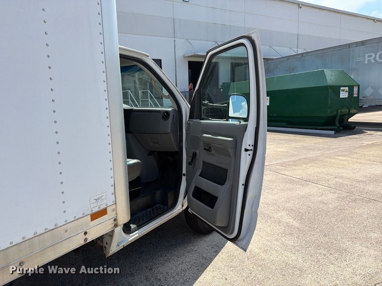image for item FN2049 2011 Ford E350 box truck
