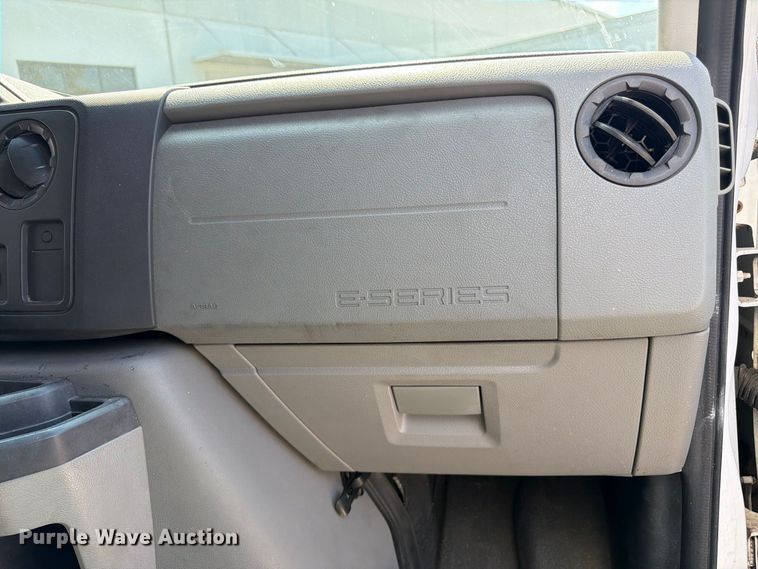 image for item FN2049 2011 Ford E350 box truck