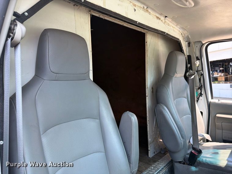 image for item FN2049 2011 Ford E350 box truck