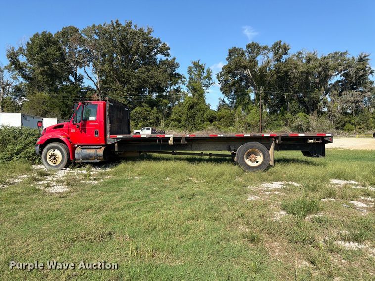 image for item FN2051 2004 International 4300 flatbed truck