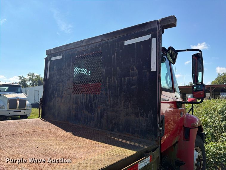 image for item FN2051 2004 International 4300 flatbed truck