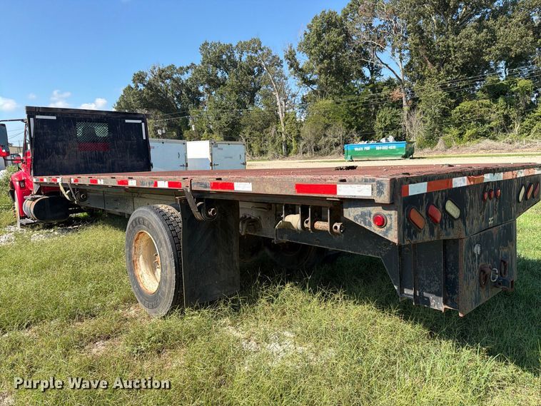image for item FN2051 2004 International 4300 flatbed truck