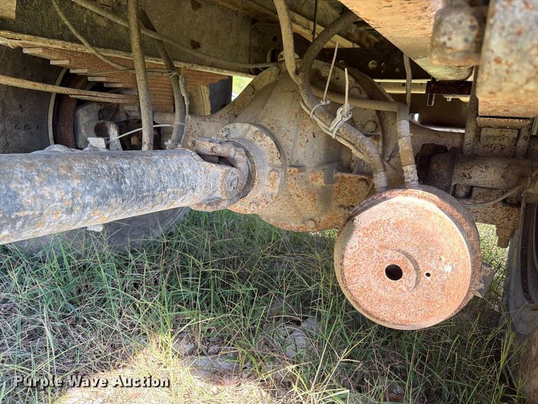 image for item FN2051 2004 International 4300 flatbed truck