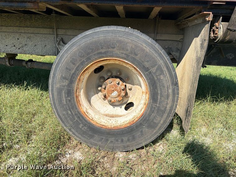 image for item FN2051 2004 International 4300 flatbed truck