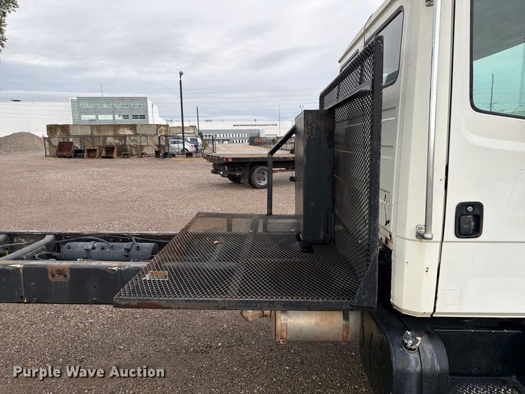 image for item FP3080 1998 Freightliner FL70 truck cab and chassis