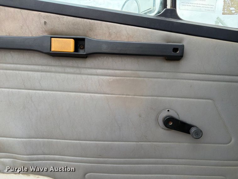 image for item FP3080 1998 Freightliner FL70 truck cab and chassis