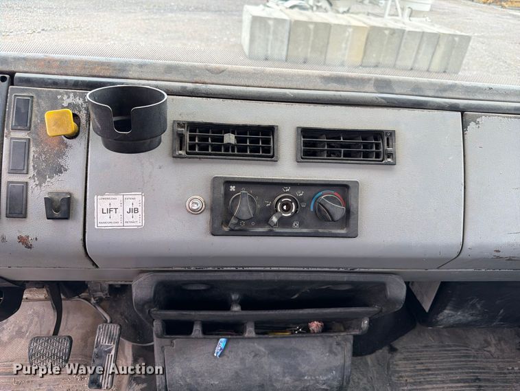 image for item FP3080 1998 Freightliner FL70 truck cab and chassis
