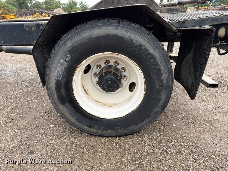 image for item FP3080 1998 Freightliner FL70 truck cab and chassis