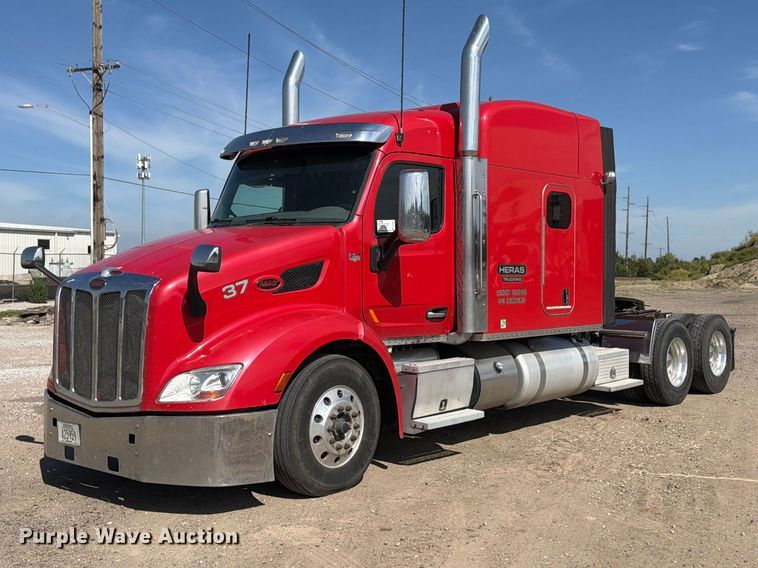 image for item FP3095 2016 Peterbilt 579 semi truck