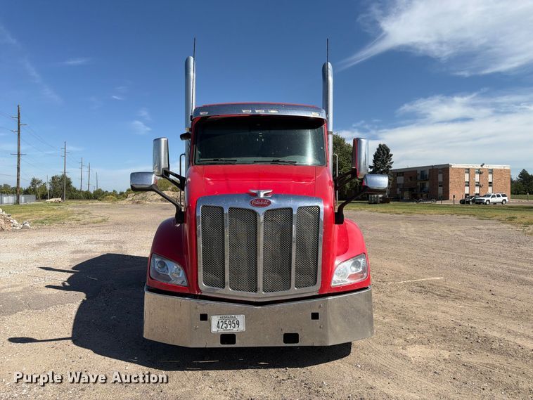 image for item FP3095 2016 Peterbilt 579 semi truck