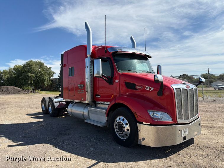 image for item FP3095 2016 Peterbilt 579 semi truck