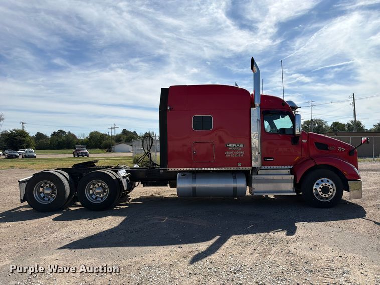 image for item FP3095 2016 Peterbilt 579 semi truck