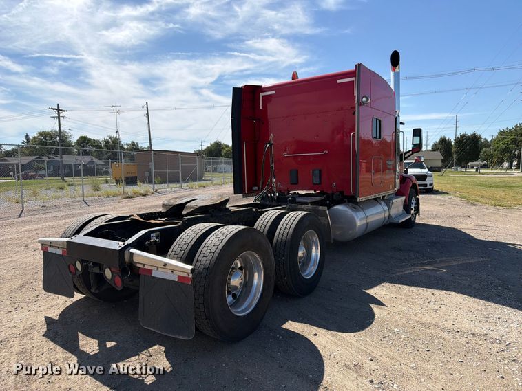 image for item FP3095 2016 Peterbilt 579 semi truck