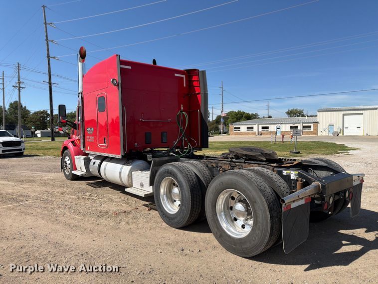 image for item FP3095 2016 Peterbilt 579 semi truck