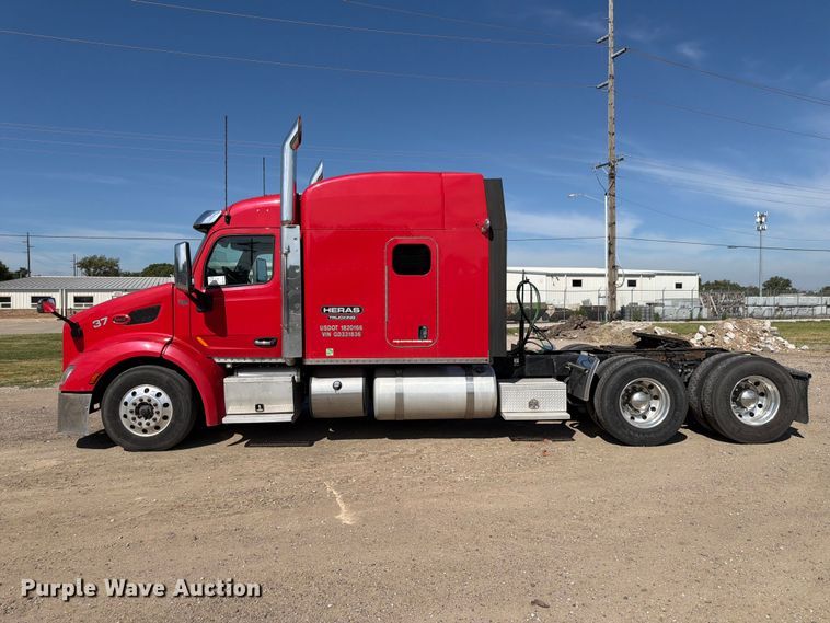 image for item FP3095 2016 Peterbilt 579 semi truck