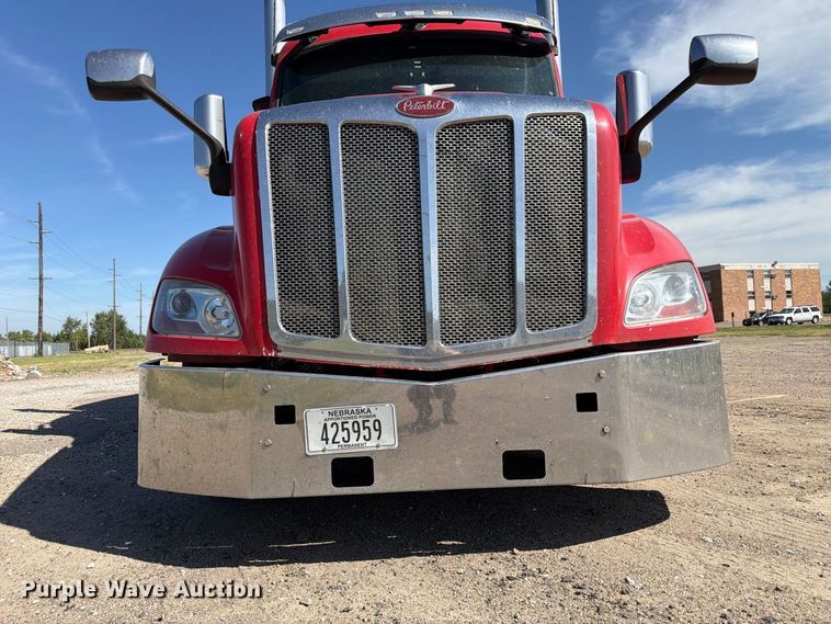 image for item FP3095 2016 Peterbilt 579 semi truck