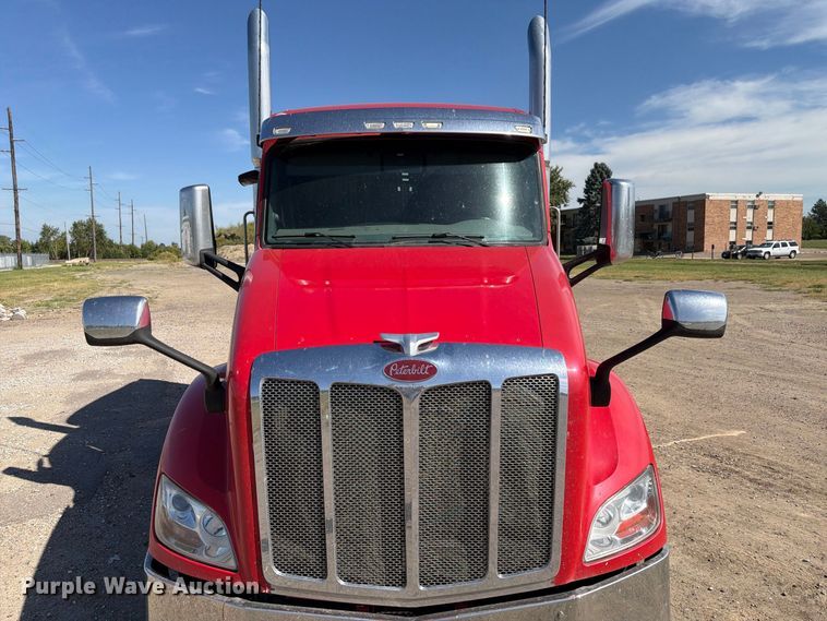 image for item FP3095 2016 Peterbilt 579 semi truck