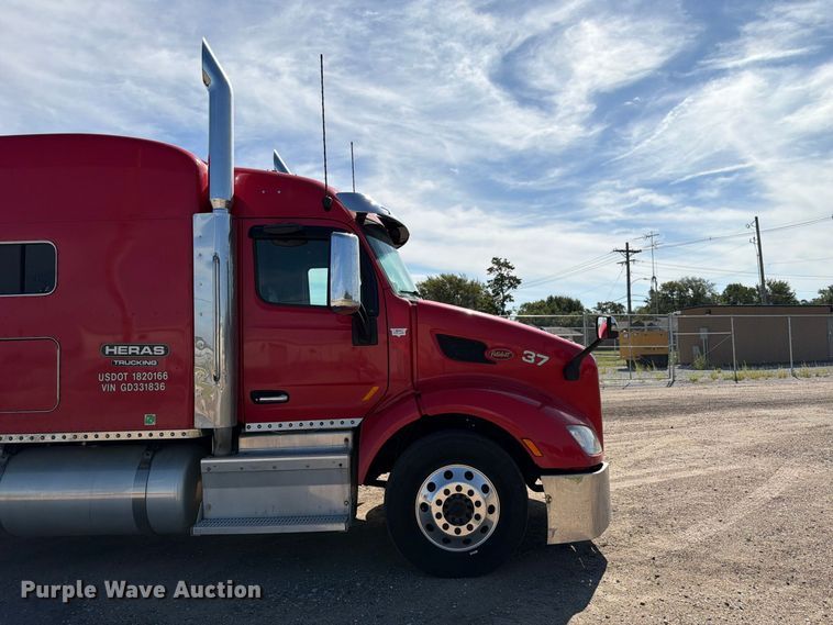 image for item FP3095 2016 Peterbilt 579 semi truck