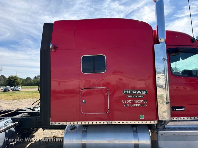 image for item FP3095 2016 Peterbilt 579 semi truck