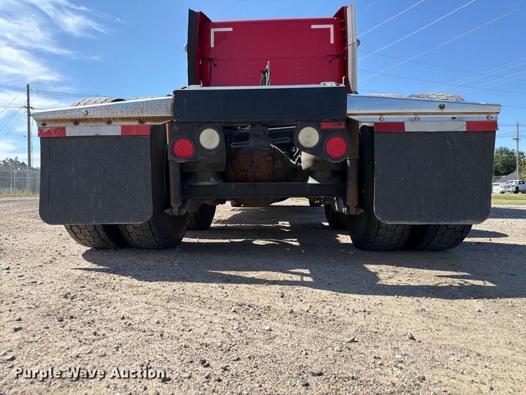 image for item FP3095 2016 Peterbilt 579 semi truck