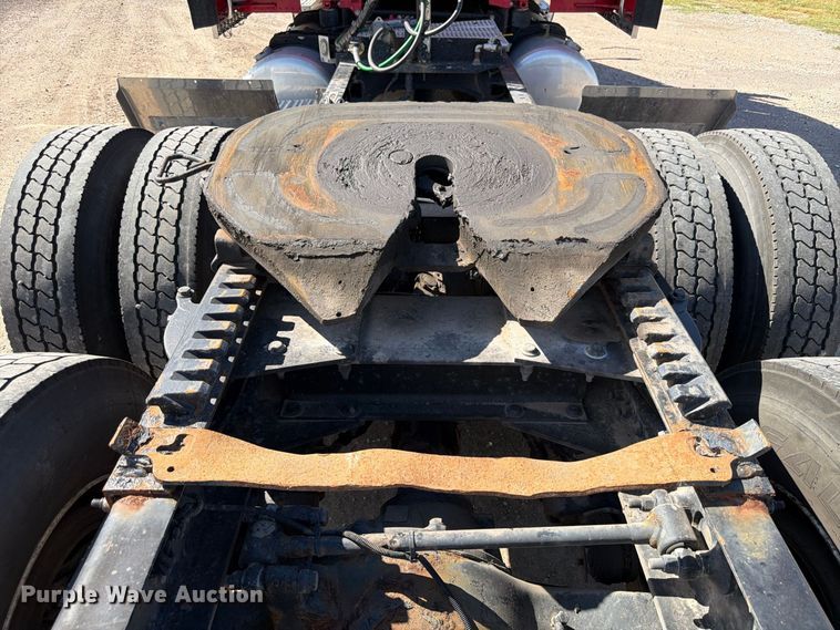 image for item FP3095 2016 Peterbilt 579 semi truck