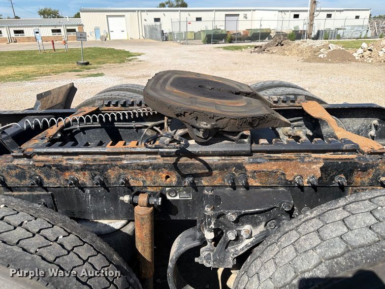 image for item FP3095 2016 Peterbilt 579 semi truck