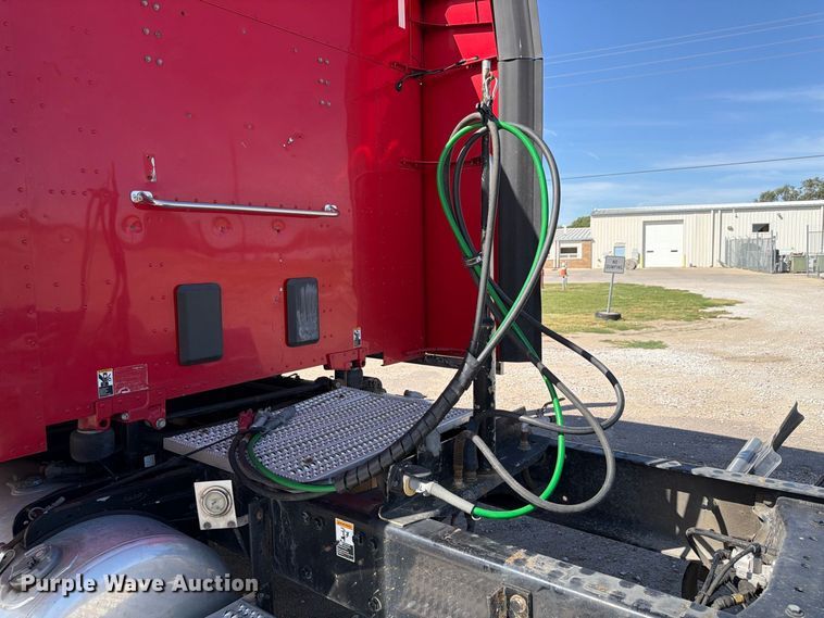 image for item FP3095 2016 Peterbilt 579 semi truck